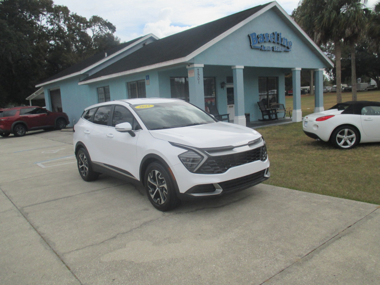 2025 Kia Sportage EX photo 3