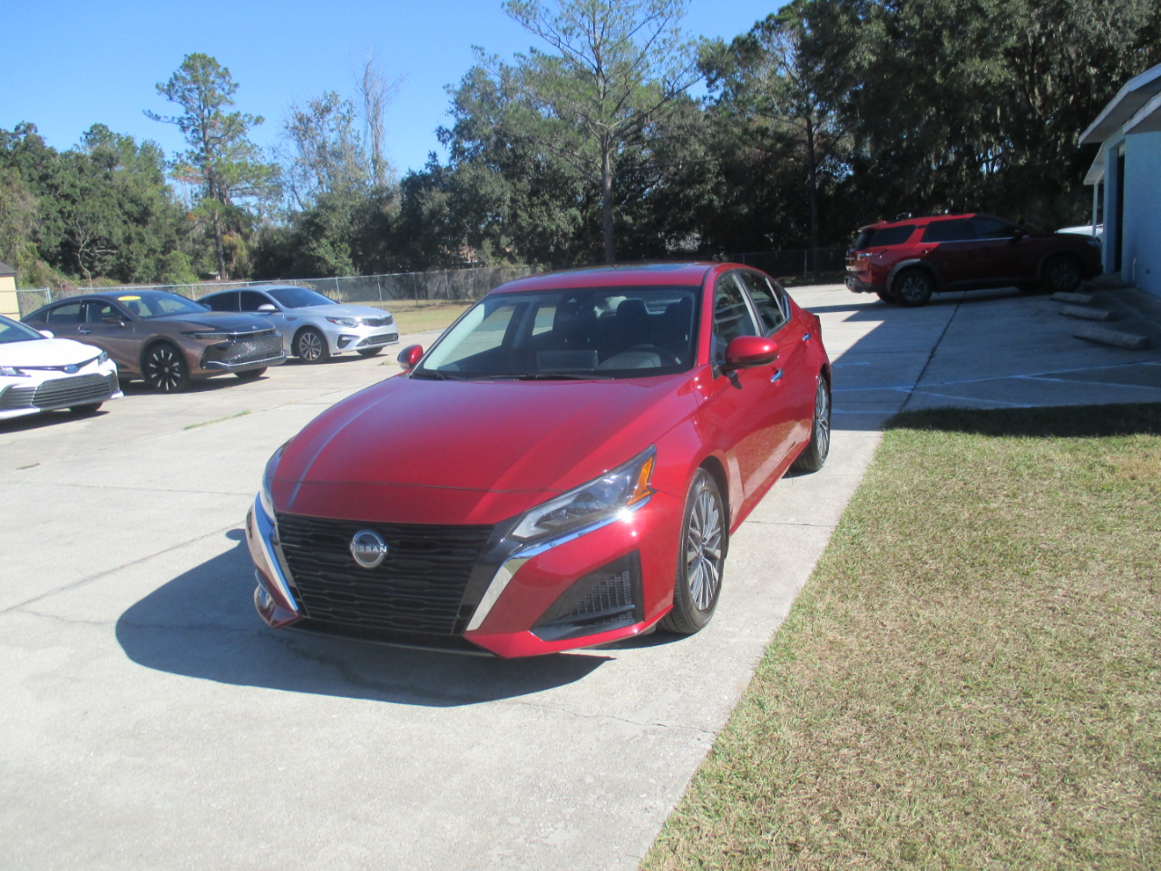 2024 Nissan Altima 2.5 SV photo 2