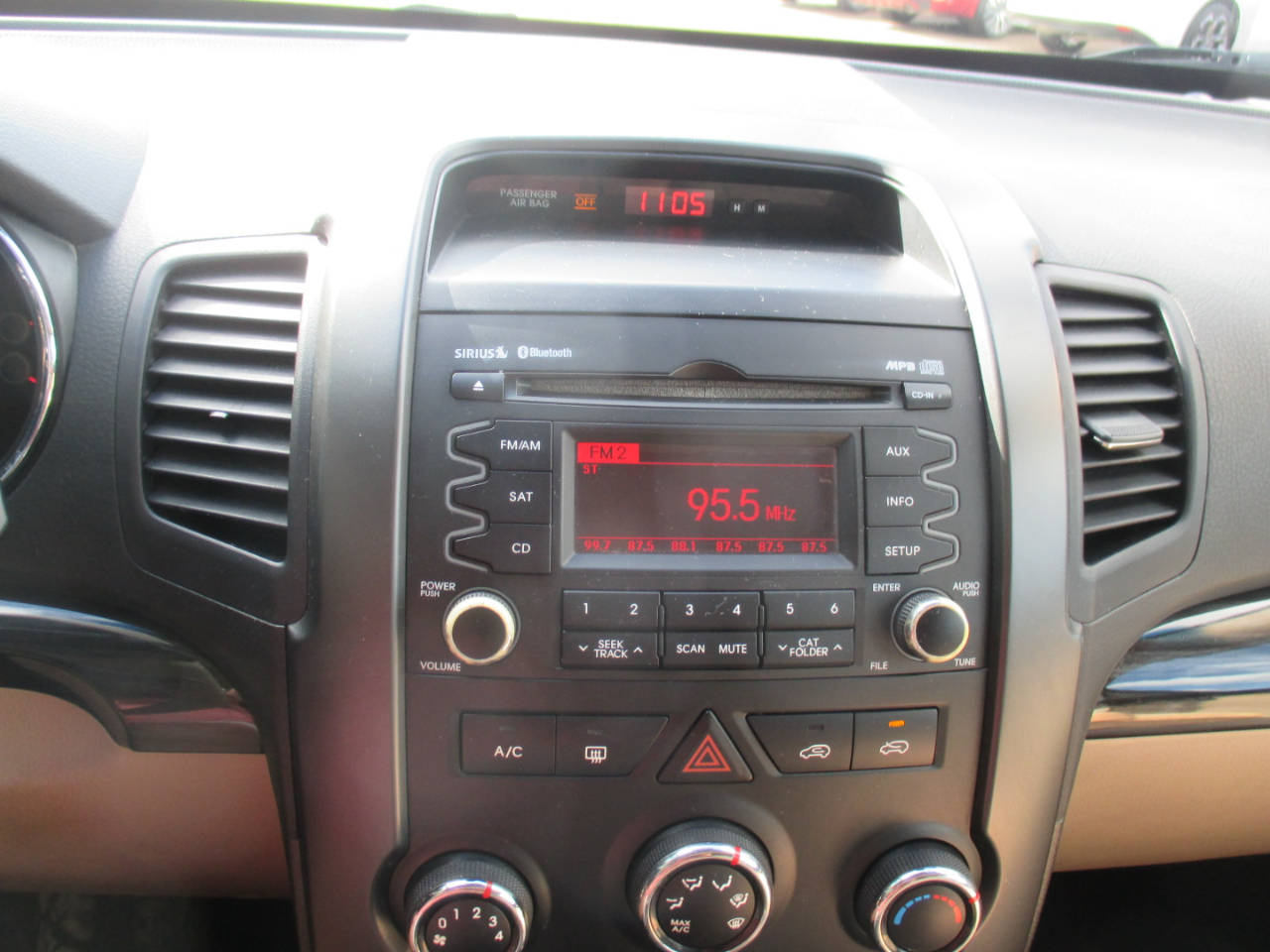 Kia Sorento LX 2WD 2011