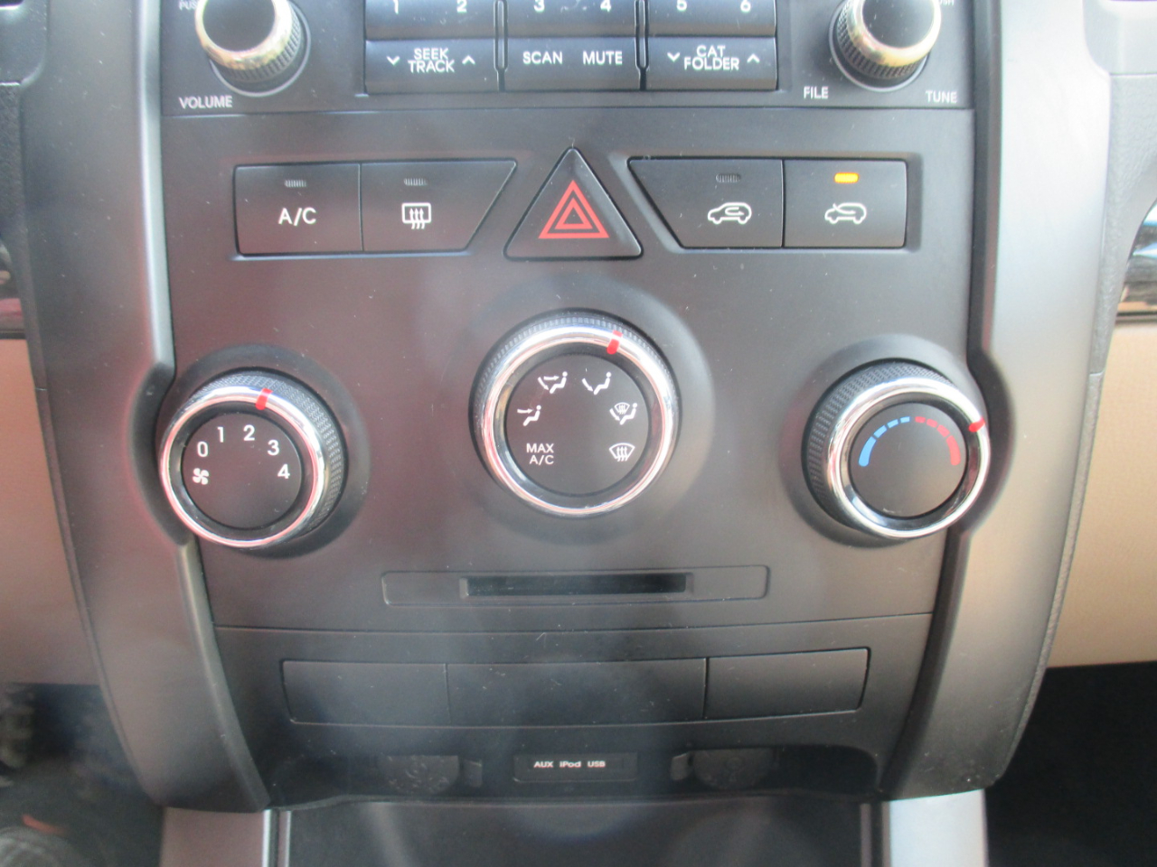 Kia Sorento LX 2WD 2011