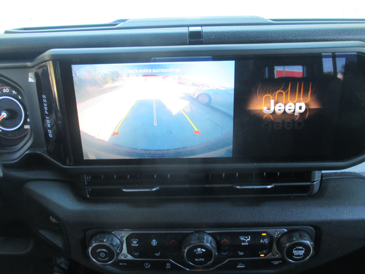 Jeep Wrangler Willys 2024