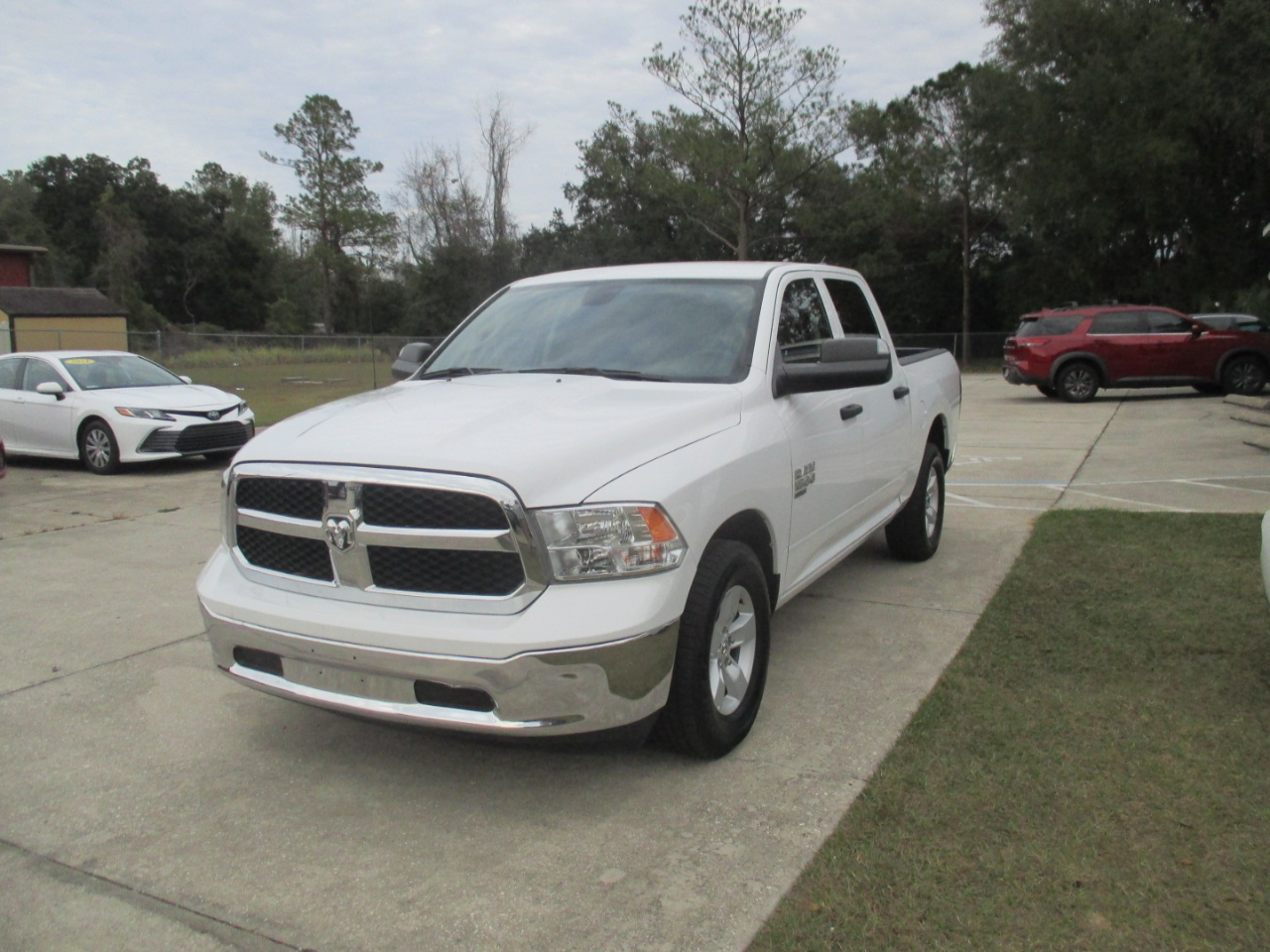 RAM 1500 Classic Tradesman Crew Cab SWB 2WD 2023