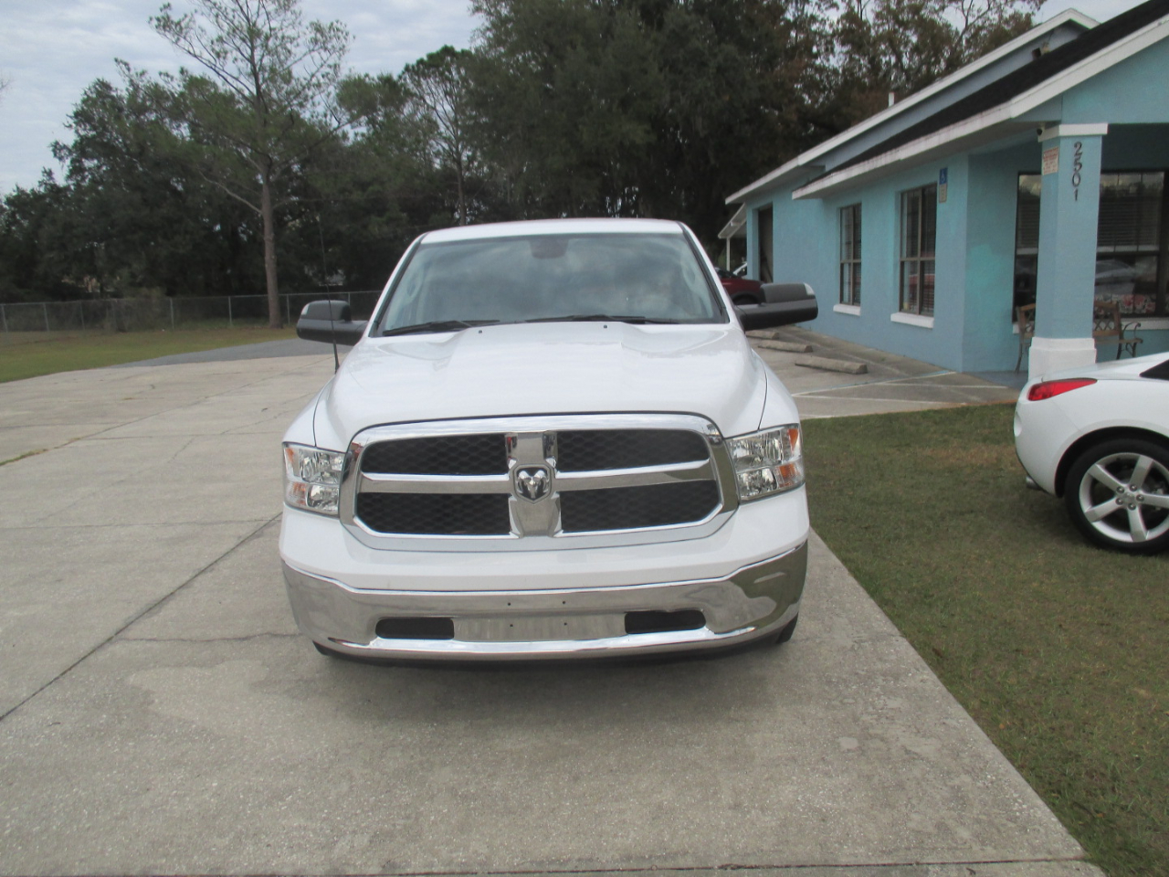RAM 1500 Classic Tradesman Crew Cab SWB 2WD 2023
