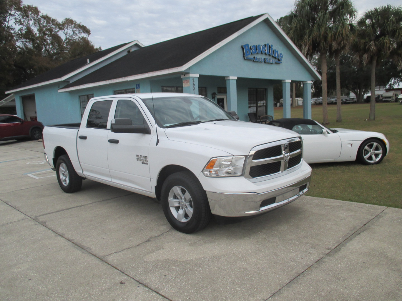 RAM 1500 Classic Tradesman Crew Cab SWB 2WD 2023