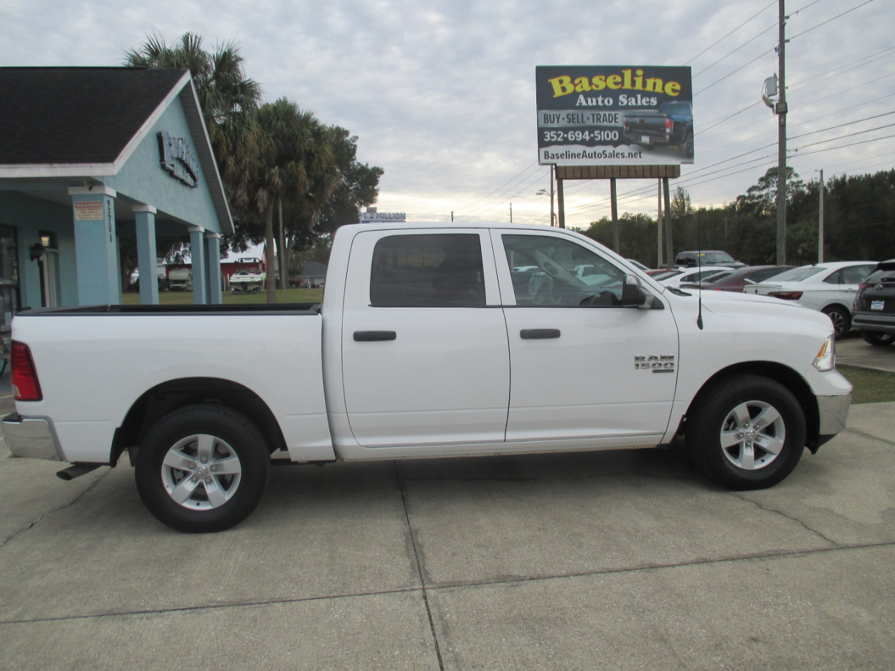 RAM 1500 Classic Tradesman Crew Cab SWB 2WD 2023