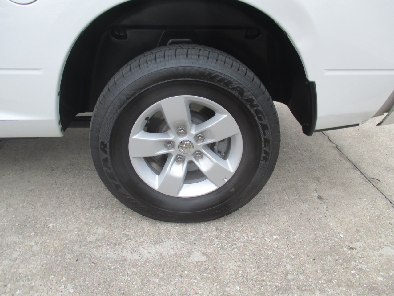 RAM 1500 Classic Tradesman Crew Cab SWB 2WD 2023