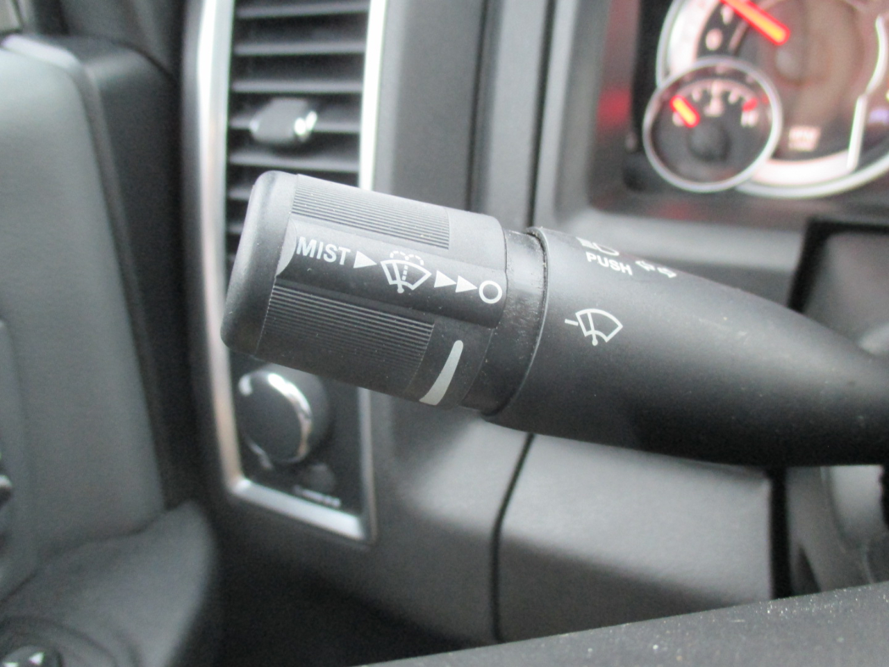 RAM 1500 Classic Tradesman Crew Cab SWB 2WD 2023