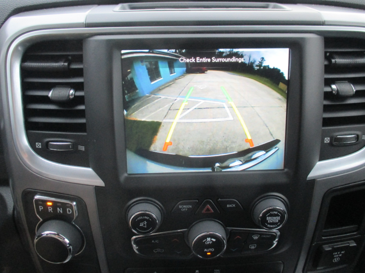 RAM 1500 Classic Tradesman Crew Cab SWB 2WD 2023