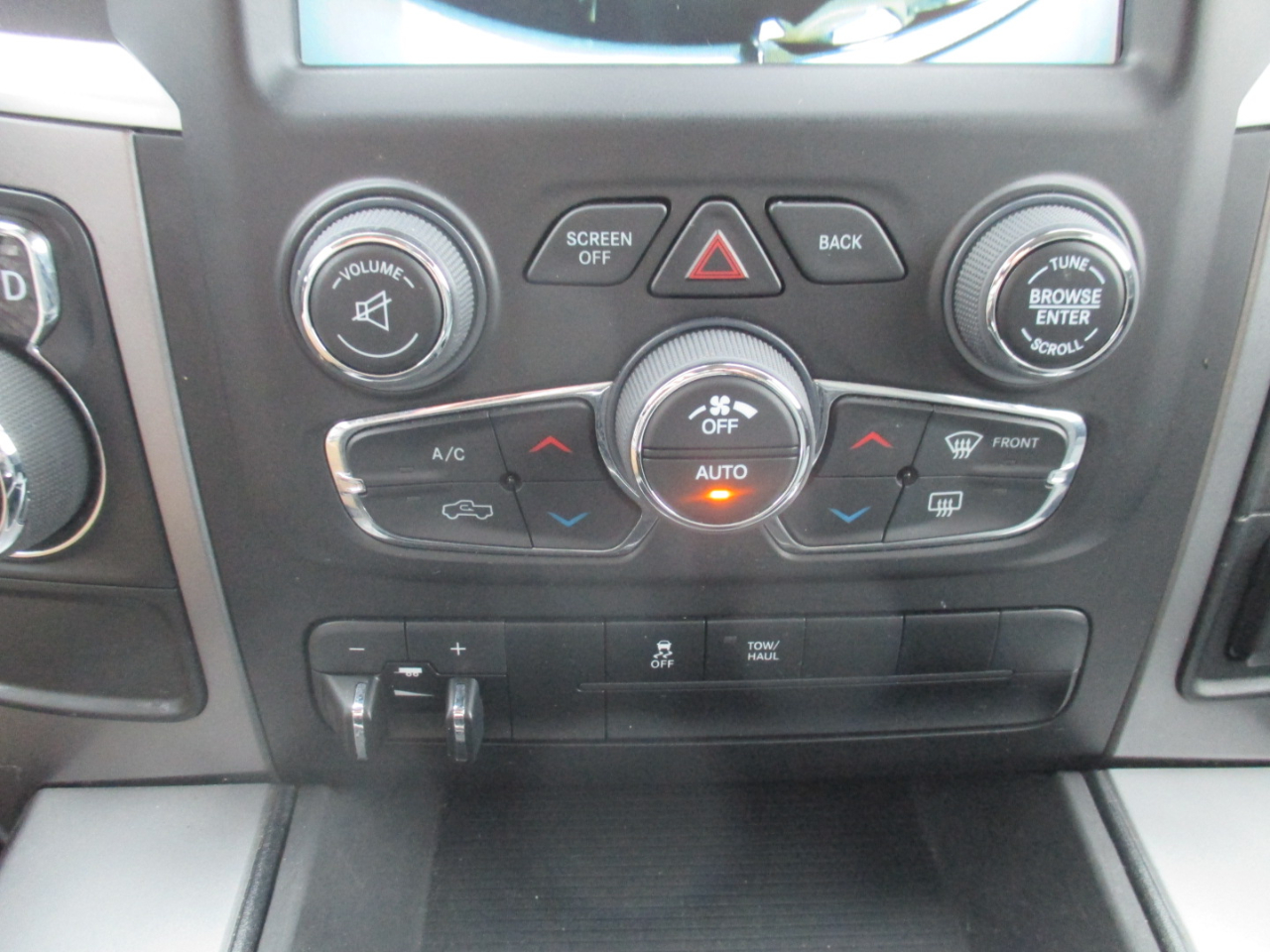 RAM 1500 Classic Tradesman Crew Cab SWB 2WD 2023