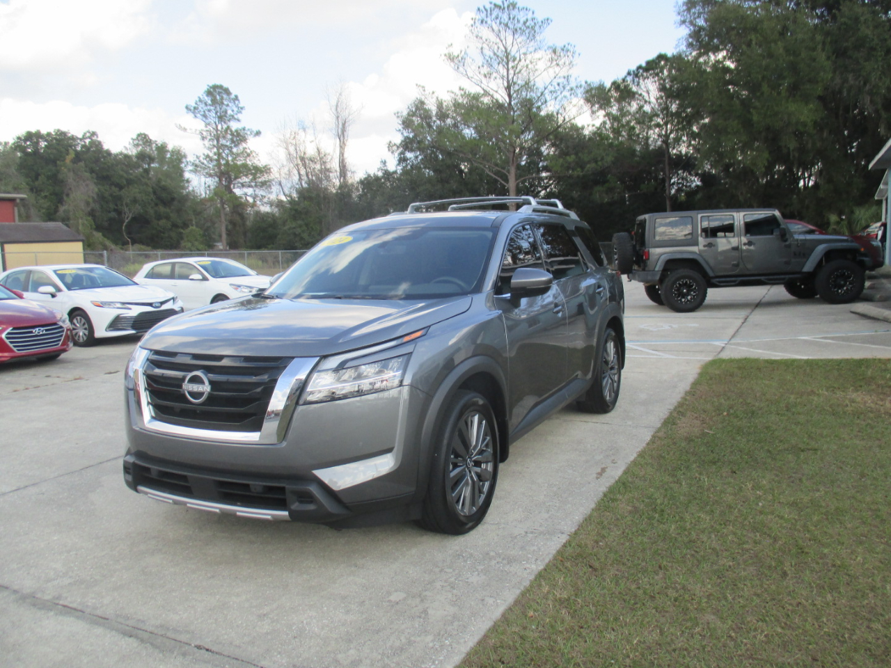 Nissan Pathfinder SL 2024