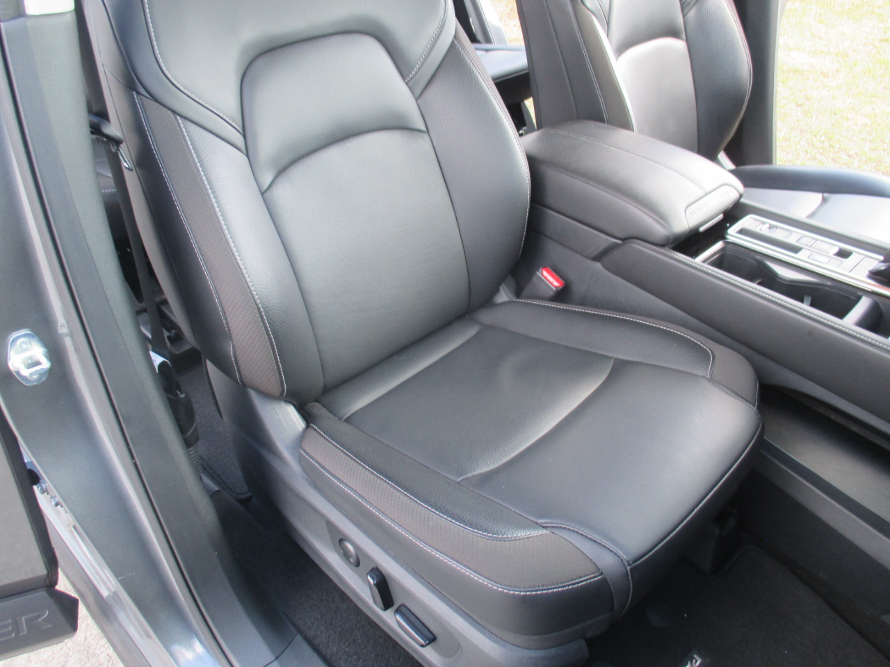 Nissan Pathfinder SL 2024