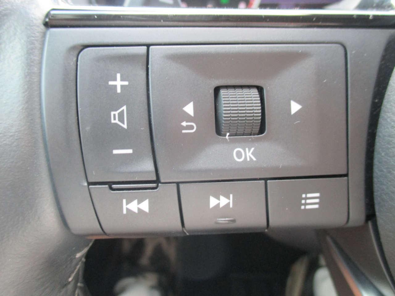 Nissan Pathfinder SL 2024