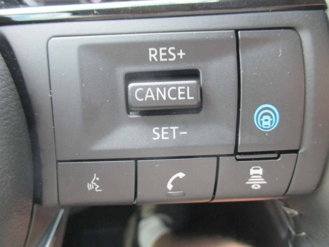 Nissan Pathfinder SL 2024