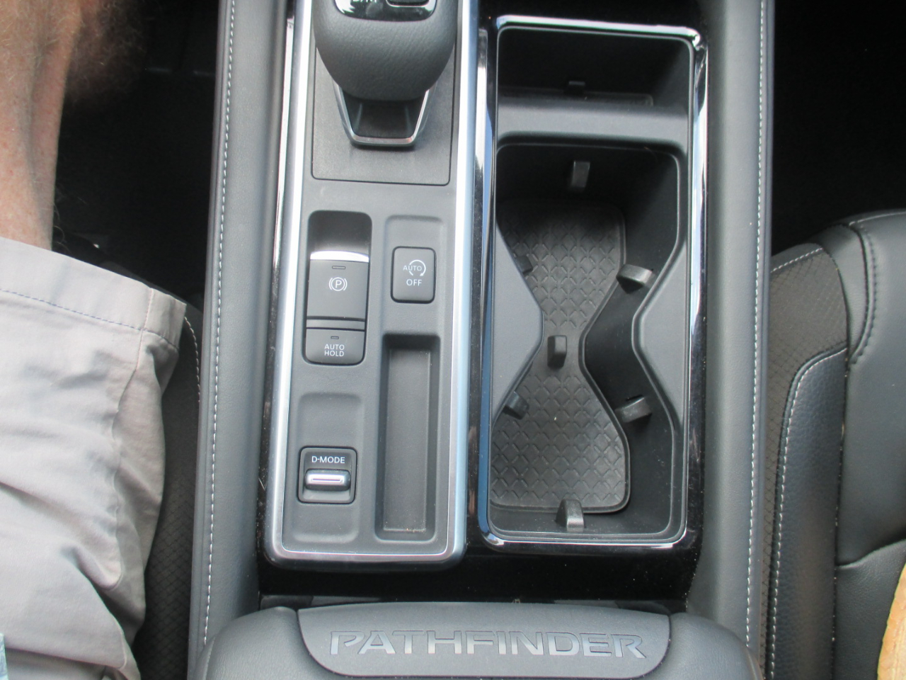 Nissan Pathfinder SL 2024