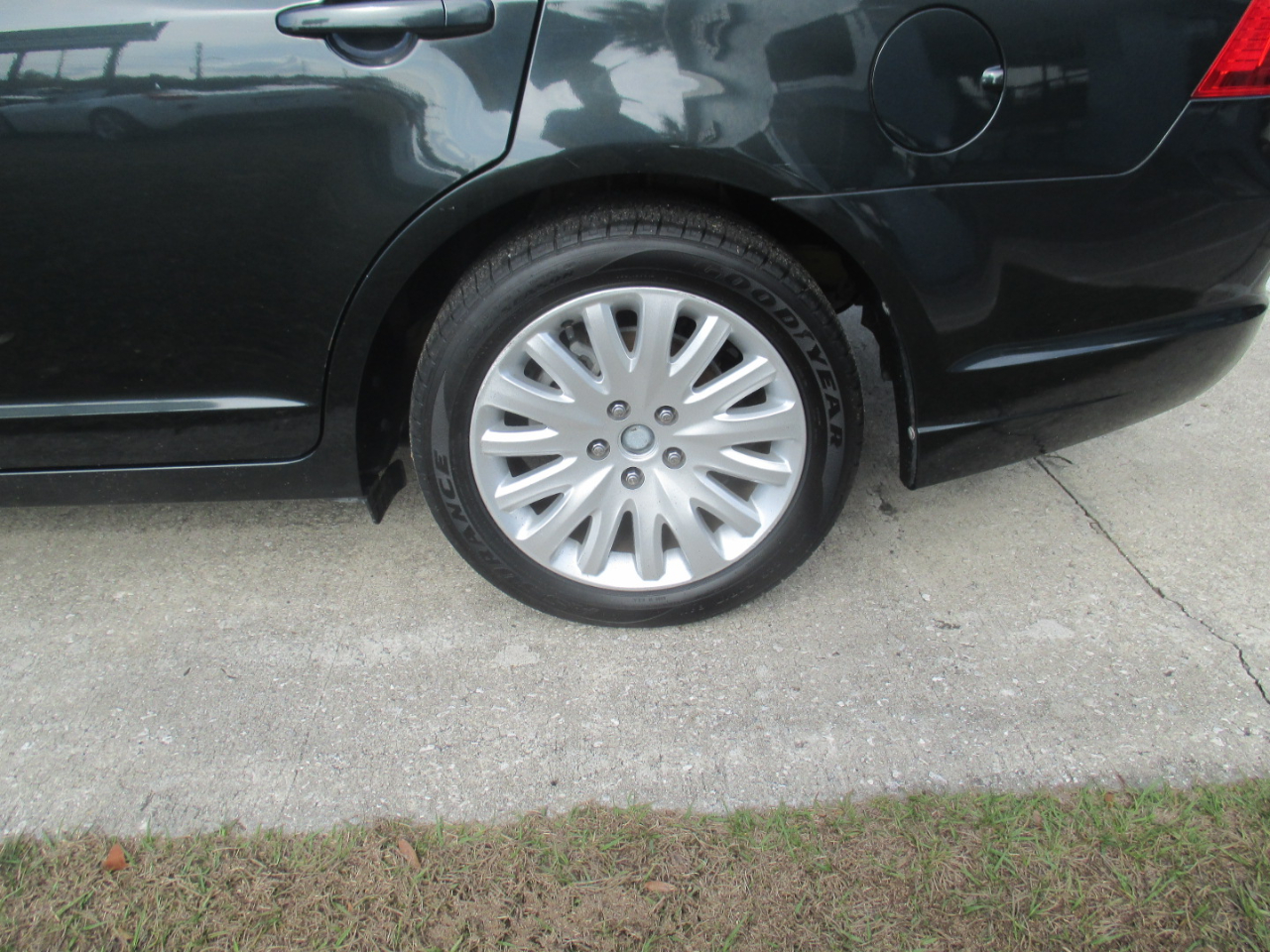 Ford Fusion Hybrid Sedan 2010