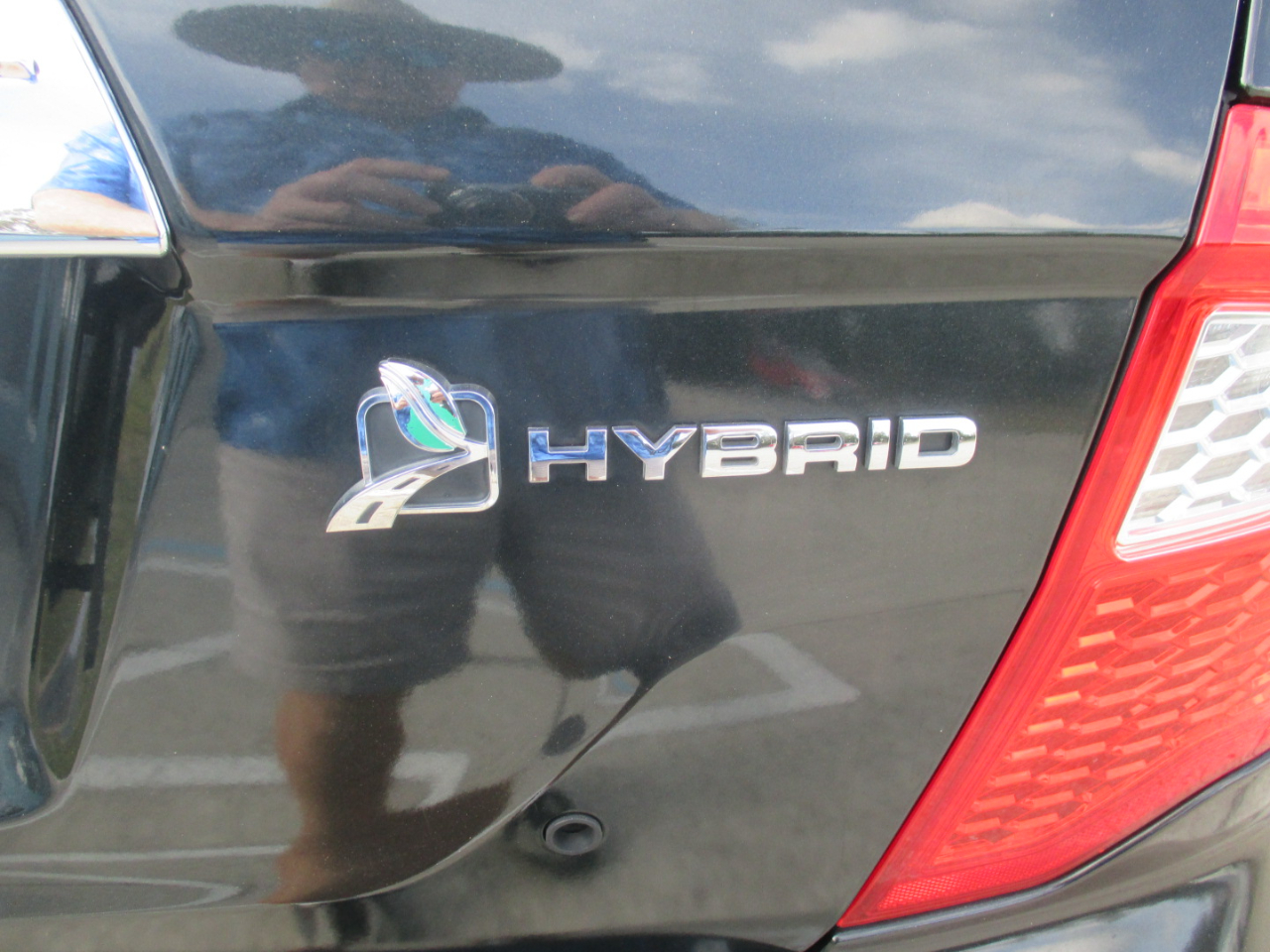 Ford Fusion Hybrid Sedan 2010