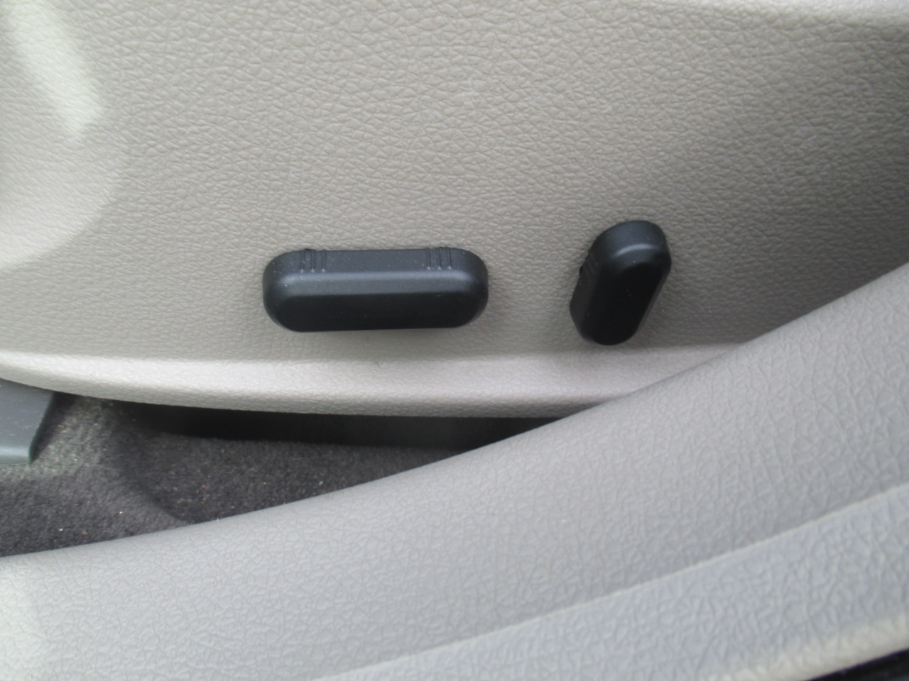 Ford Fusion Hybrid Sedan 2010