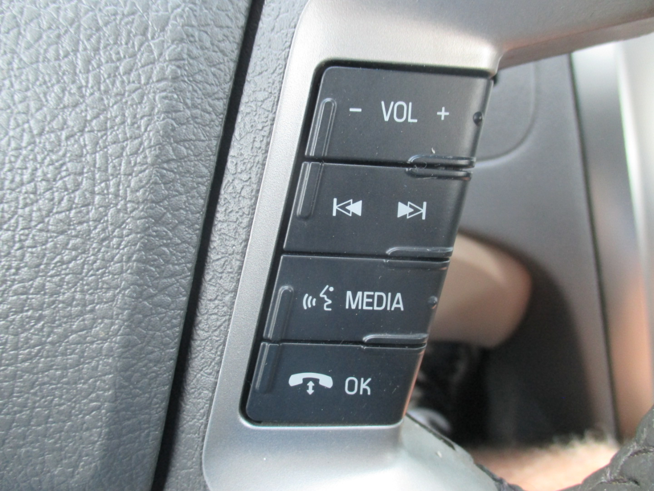 Ford Fusion Hybrid Sedan 2010