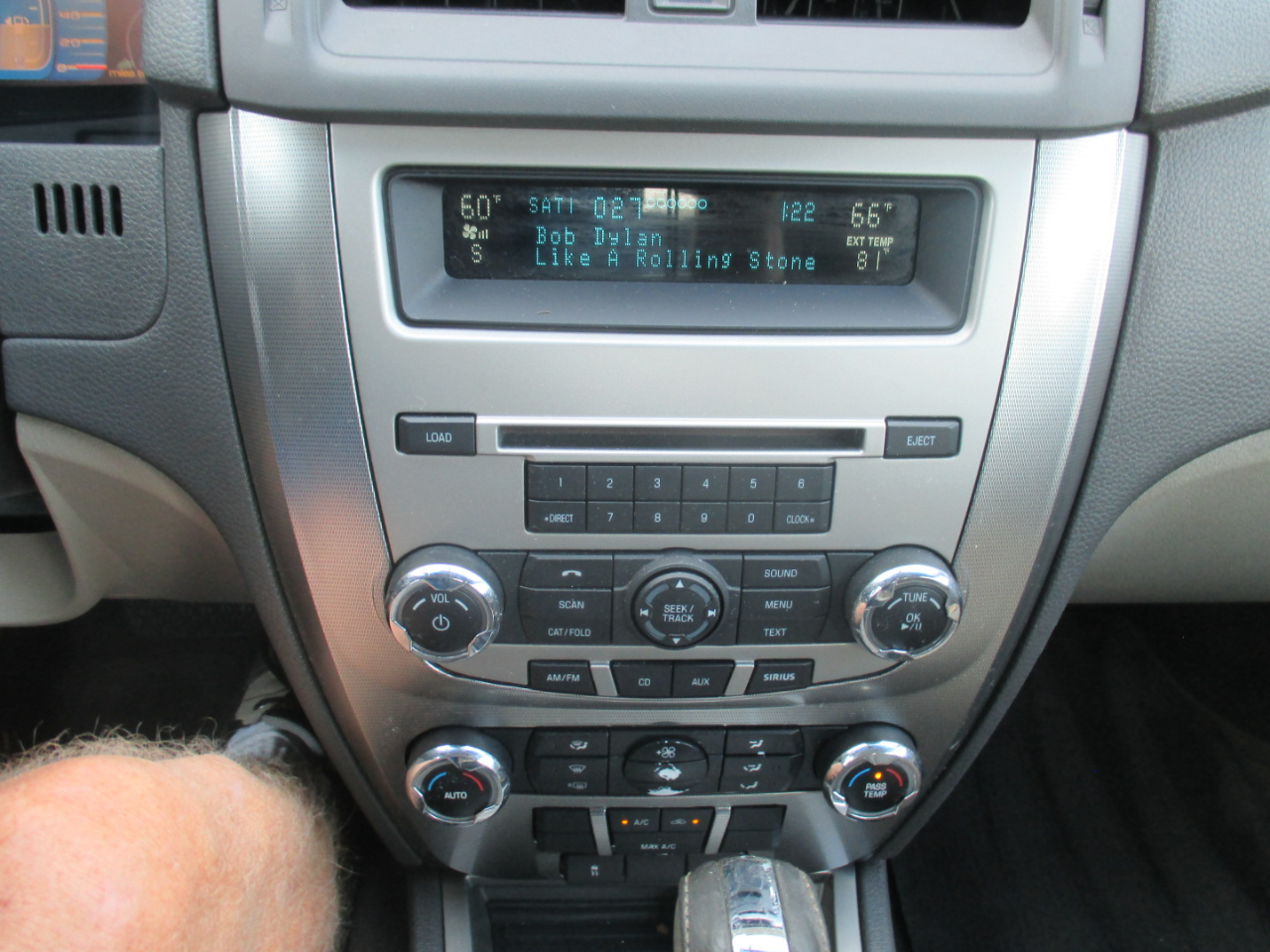 Ford Fusion Hybrid Sedan 2010