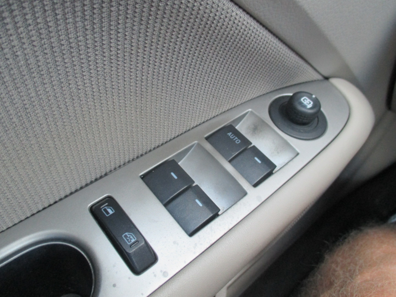 Ford Fusion Hybrid Sedan 2010