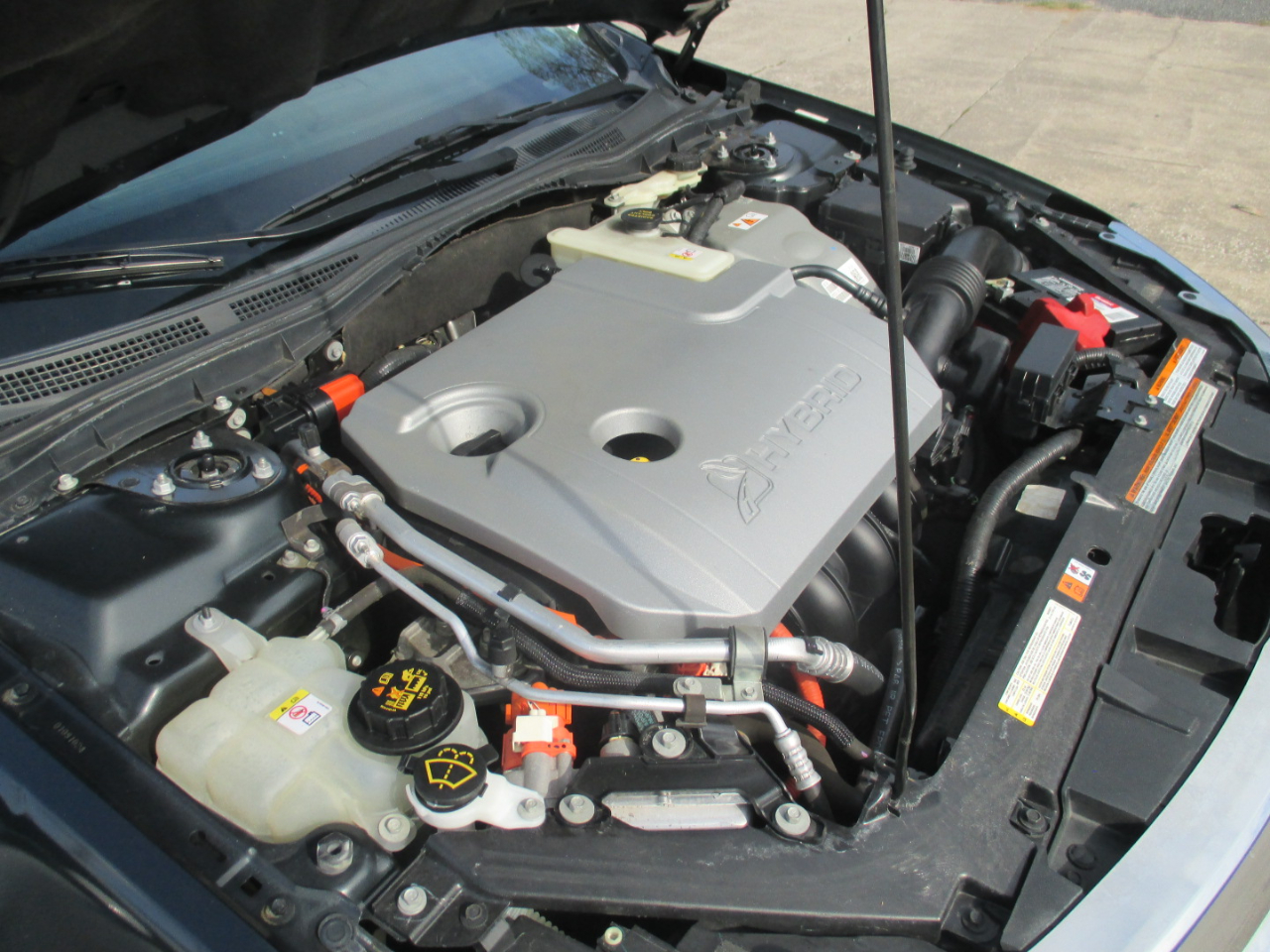 Ford Fusion Hybrid Sedan 2010