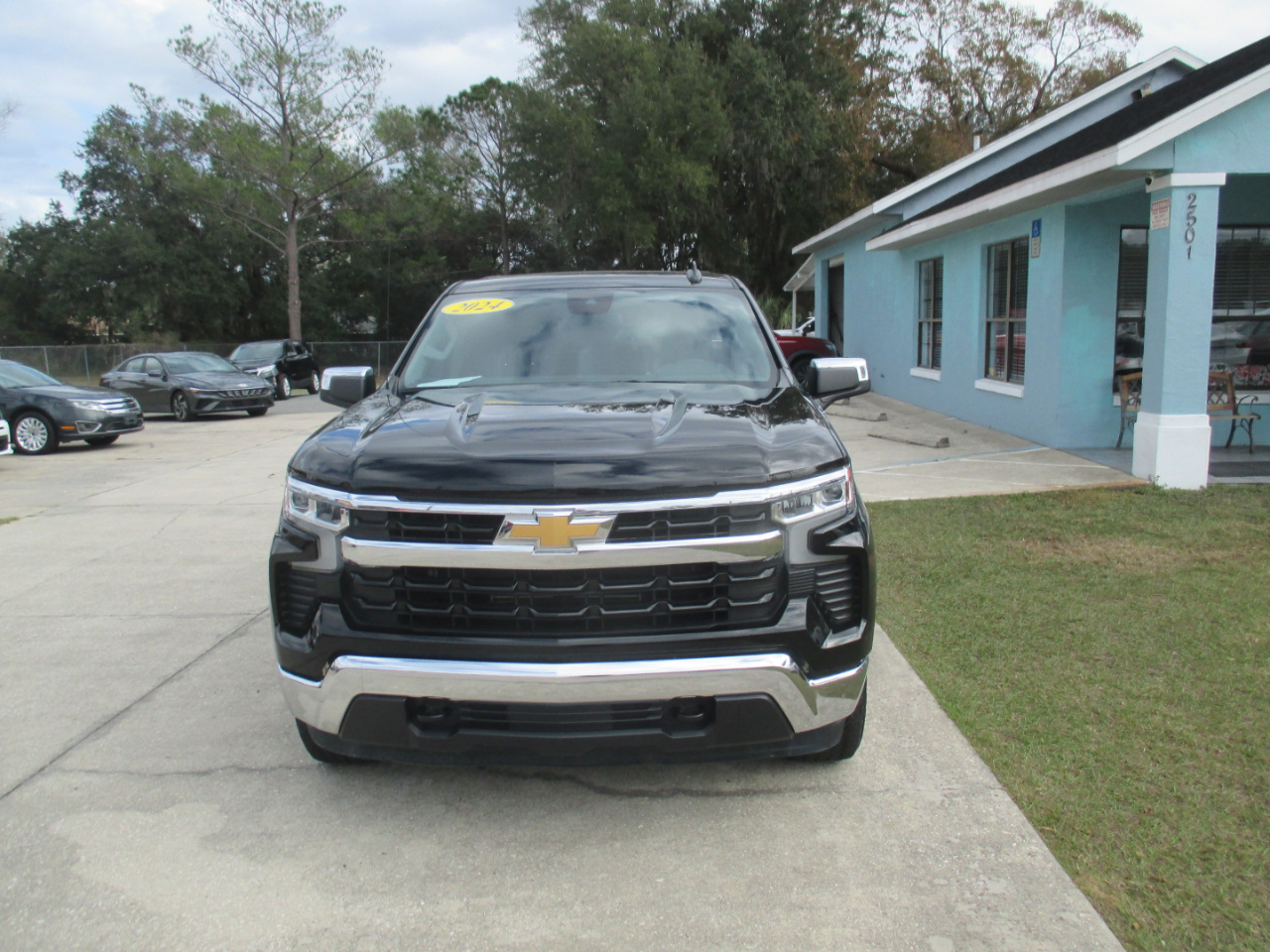 Chevrolet Silverado 1500 LT-L Crew Cab 4WD 2024