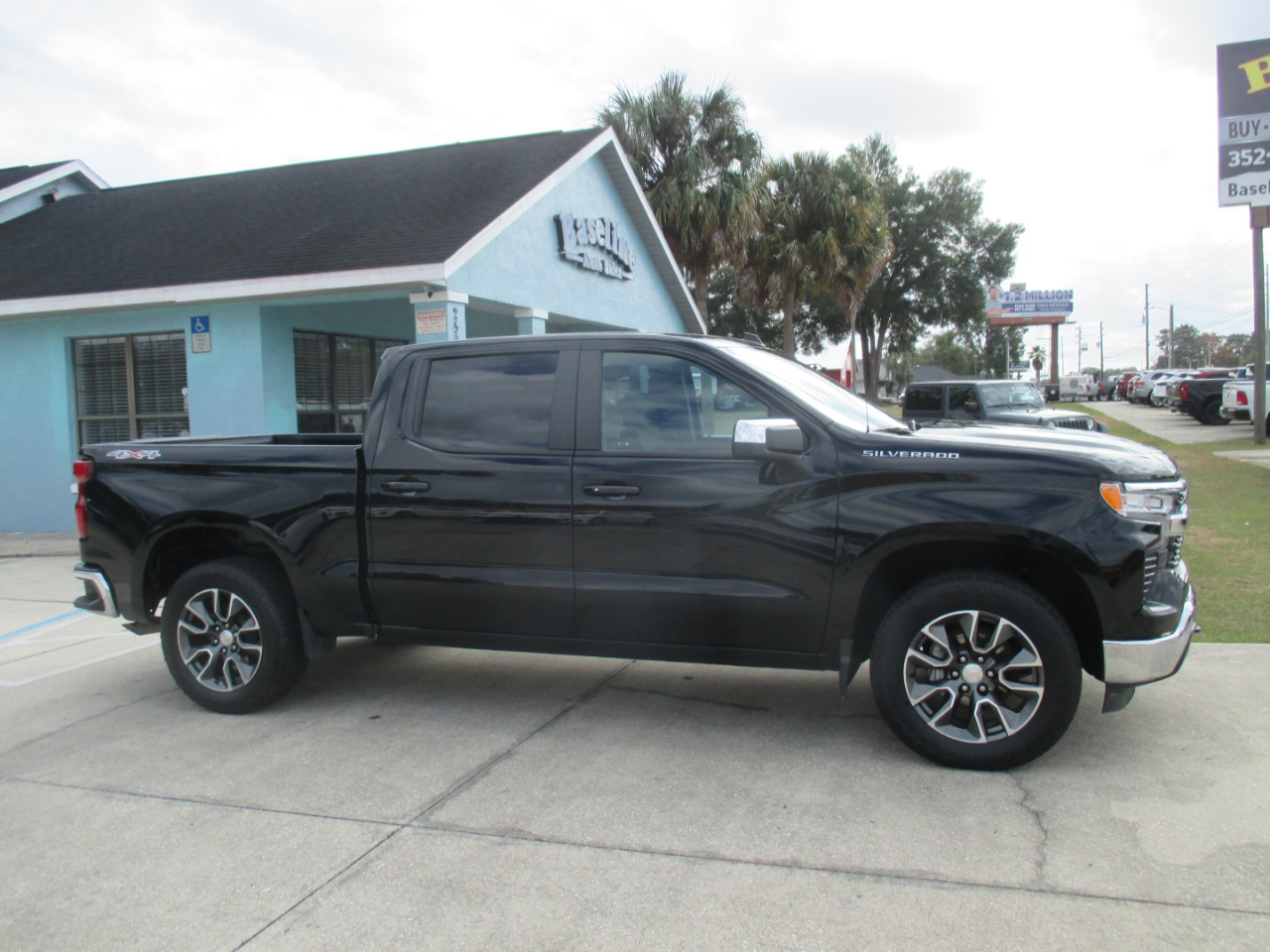 Chevrolet Silverado 1500 LT-L Crew Cab 4WD 2024