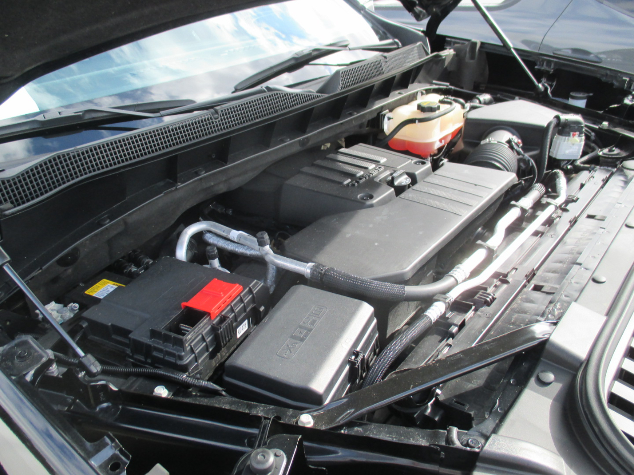 Chevrolet Silverado 1500 LT-L Crew Cab 4WD 2024