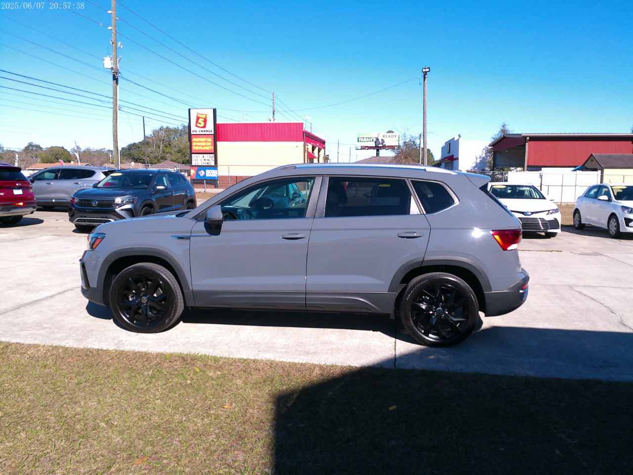 Volkswagen Taos SE Black 2024