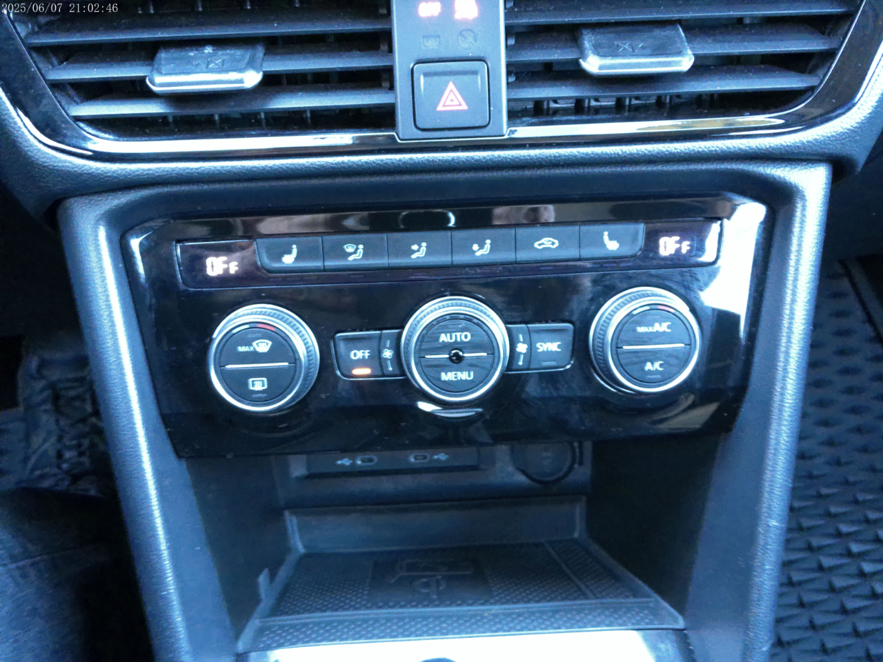 Volkswagen Taos SE Black 2024