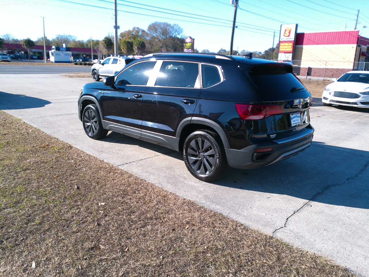 Volkswagen Taos S 2024