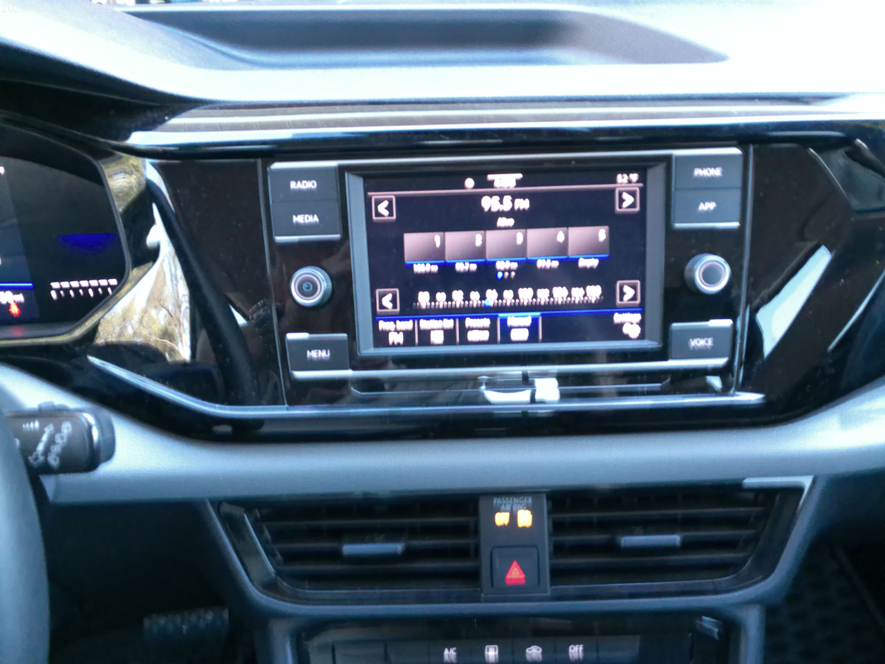 Volkswagen Taos S 2024