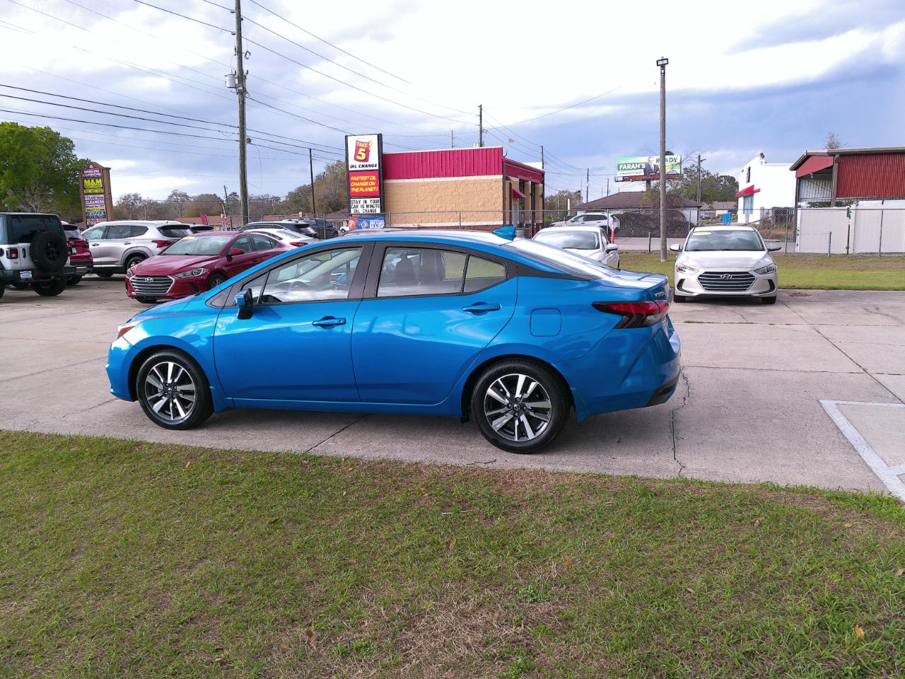 Nissan Versa SV 2021