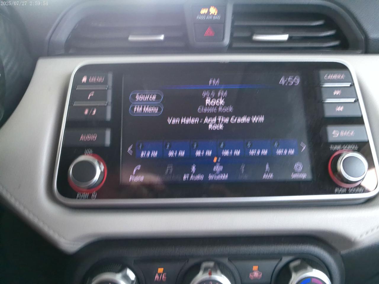 Nissan Versa SV 2021