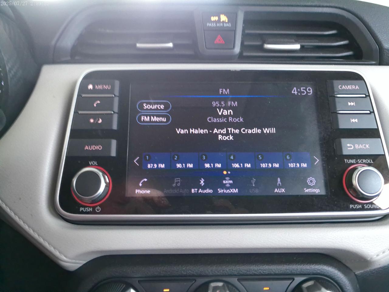 Nissan Versa SV 2021