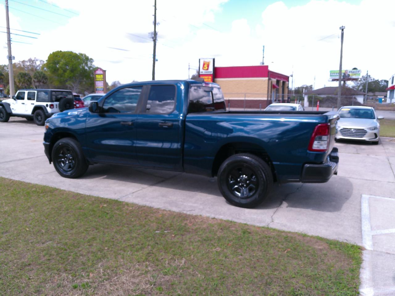 RAM 1500 Tradesman Quad Cab 4WD 2024