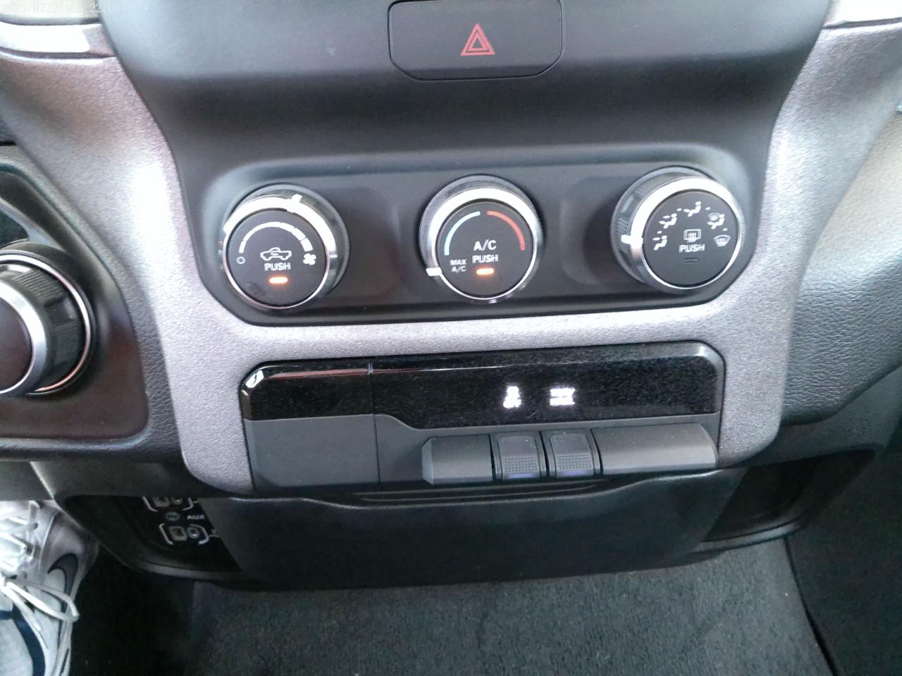 RAM 1500 Tradesman Quad Cab 4WD 2024