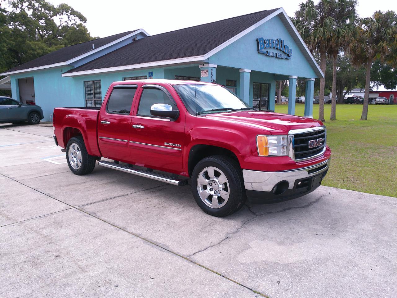GMC Sierra 1500 SLE Crew Cab 2WD 2011
