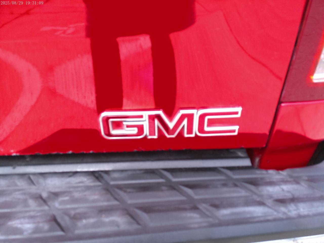 GMC Sierra 1500 SLE Crew Cab 2WD 2011