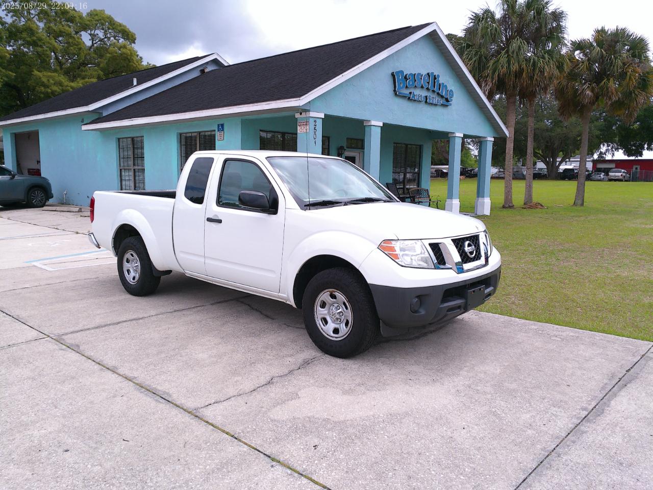 Nissan Frontier S King Cab I4 5AT 2WD 2015