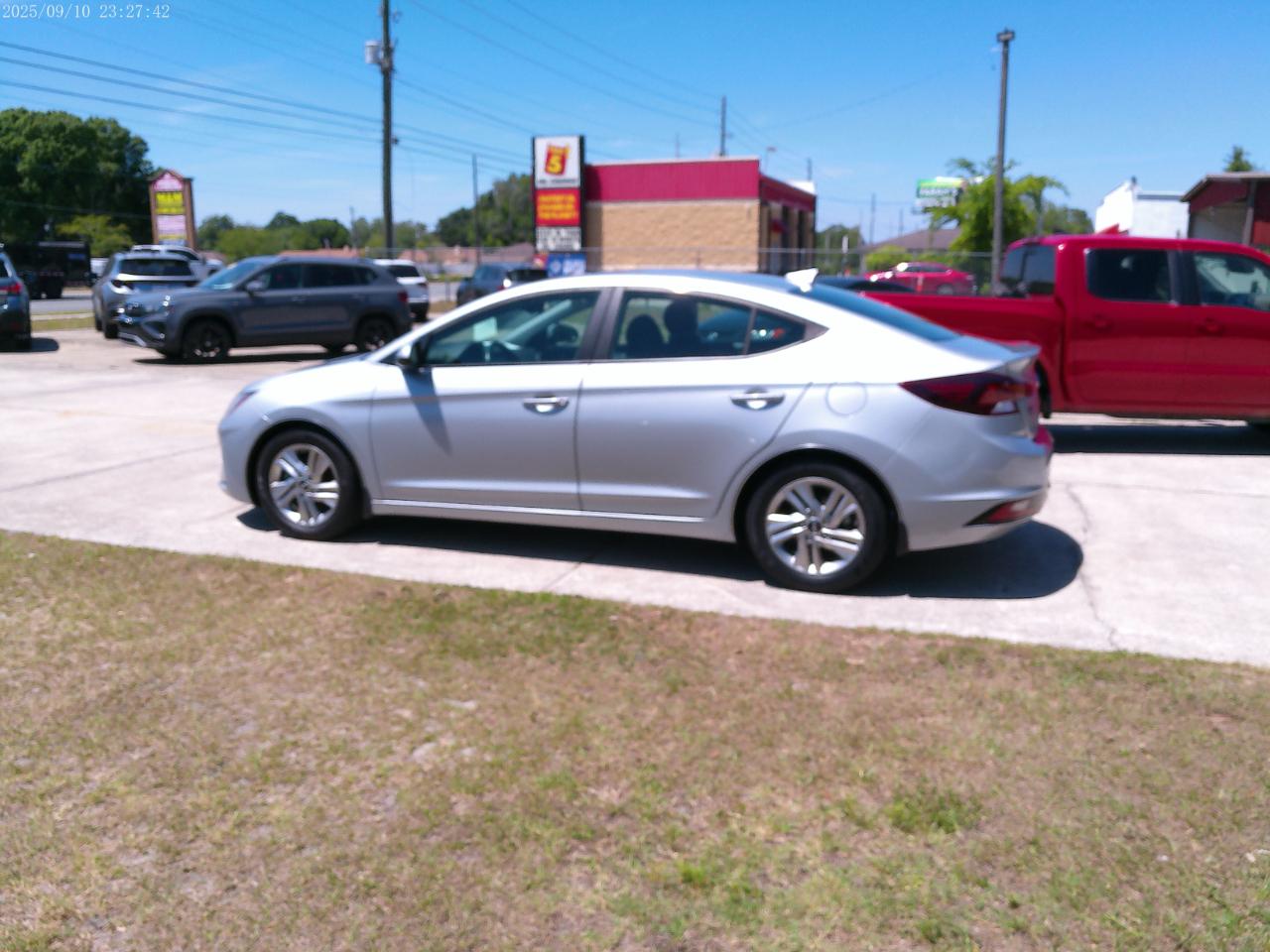 Hyundai Elantra  2020