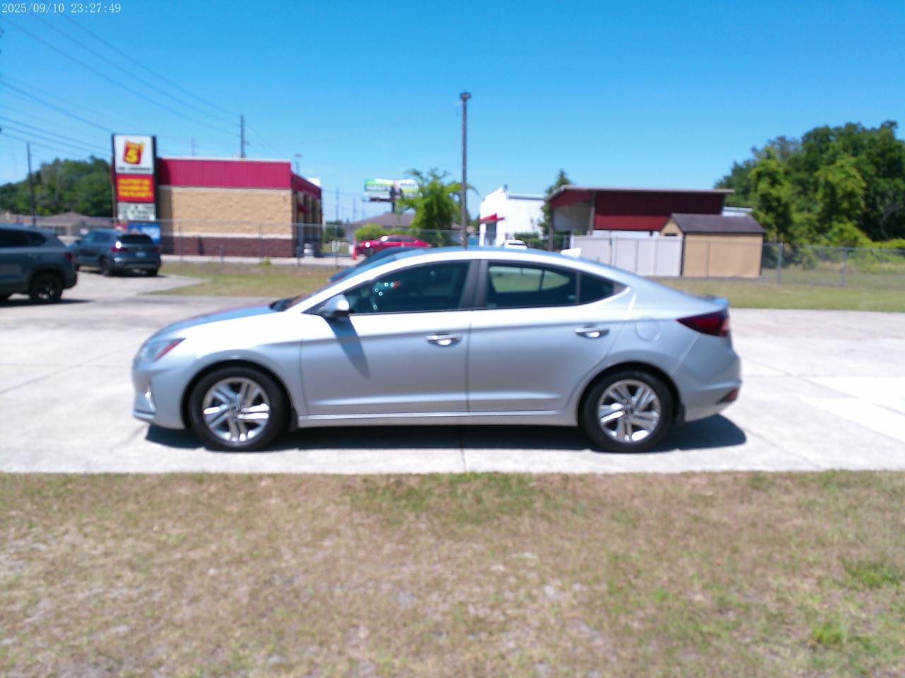 Hyundai Elantra  2020