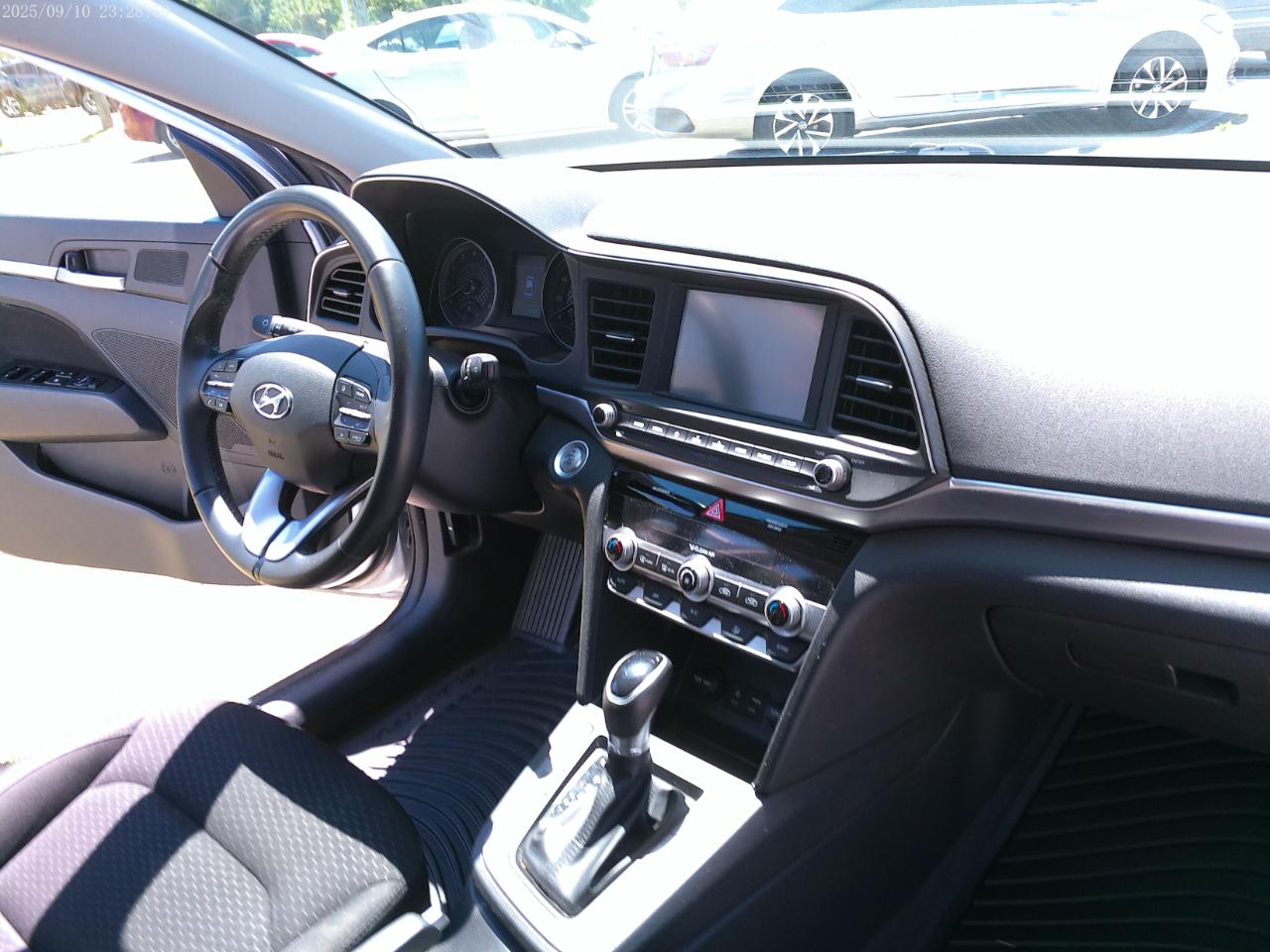 Hyundai Elantra  2020