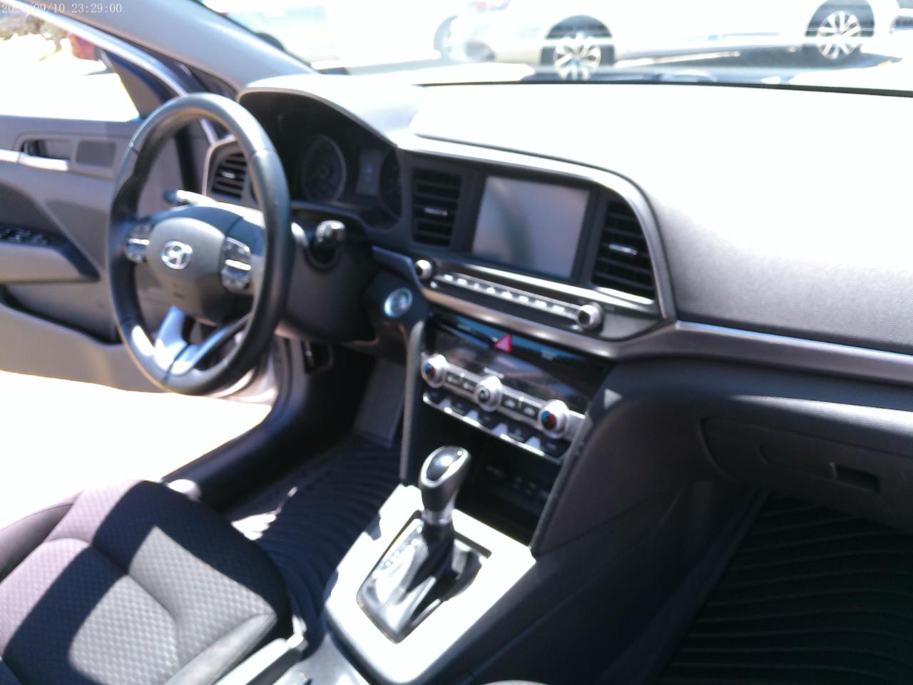 Hyundai Elantra  2020