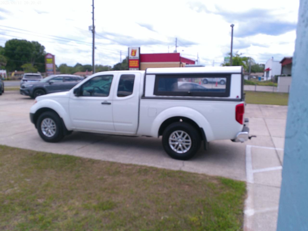 Nissan Frontier SV King Cab I4 5AT 2WD 2015