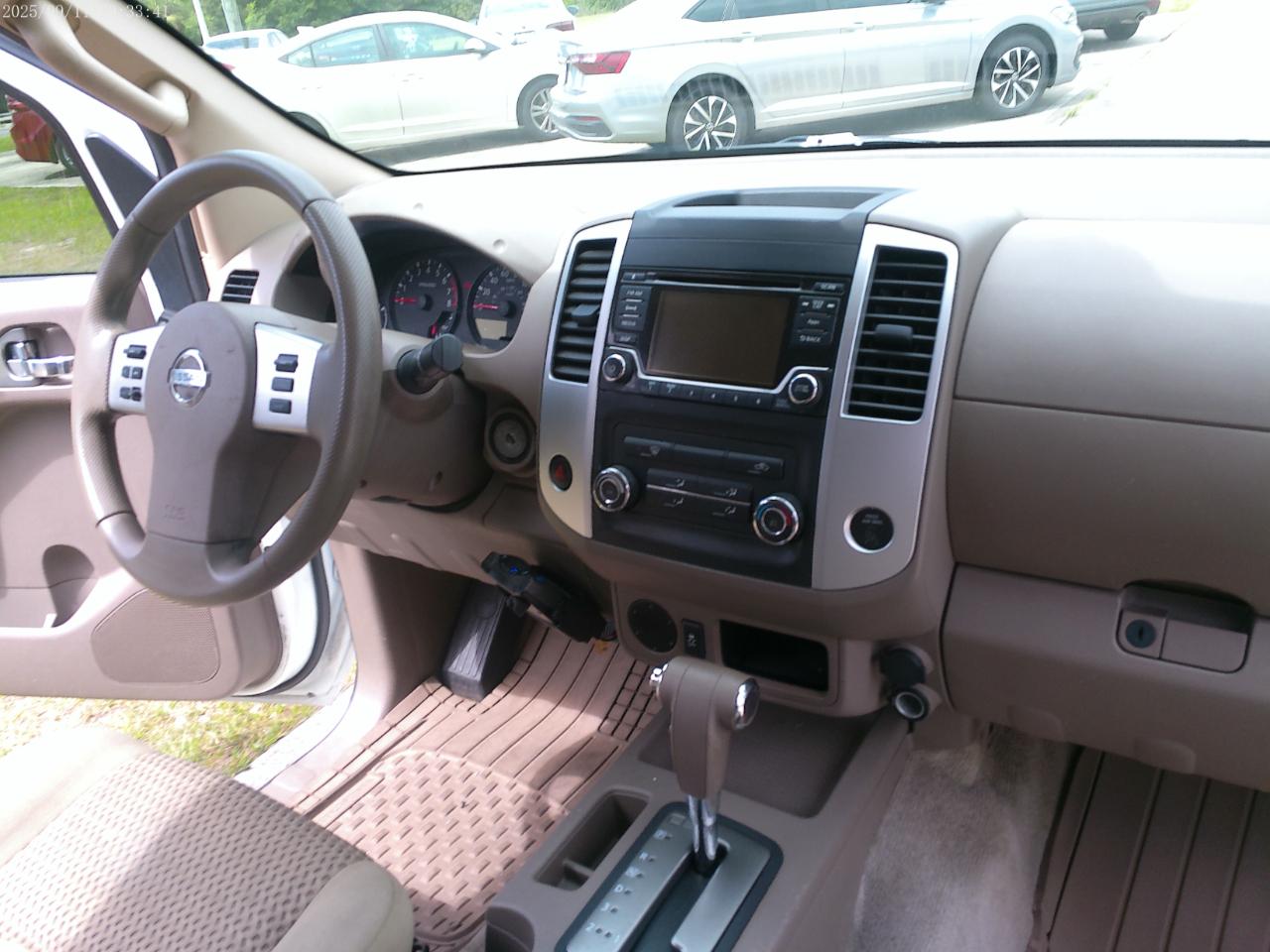 Nissan Frontier SV King Cab I4 5AT 2WD 2015