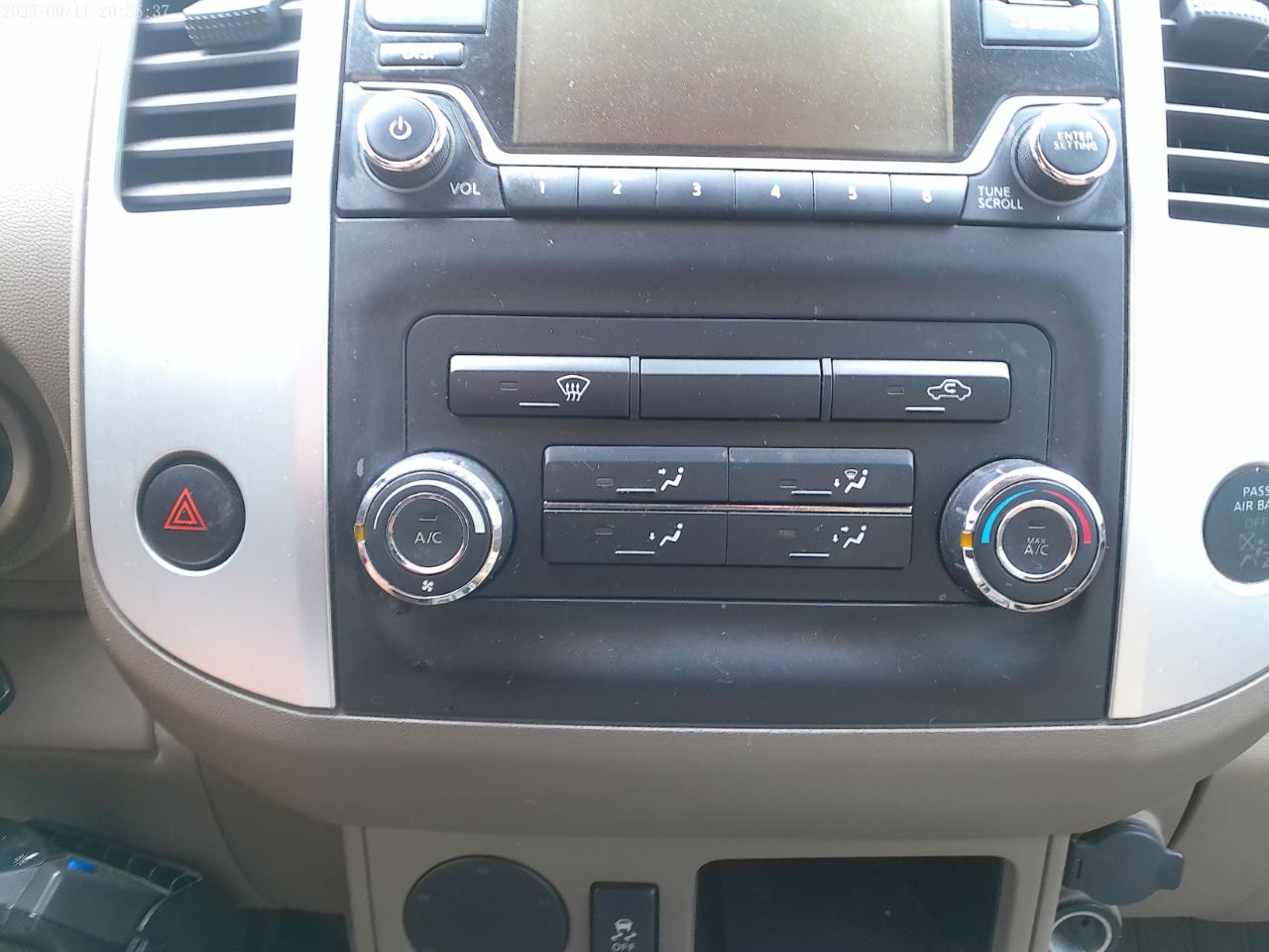 Nissan Frontier SV King Cab I4 5AT 2WD 2015