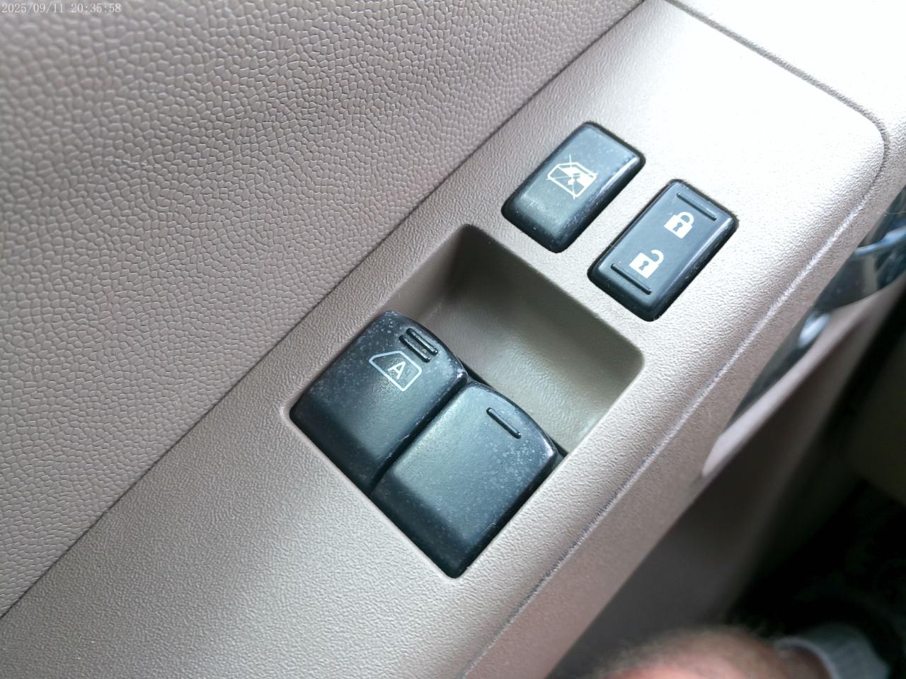 Nissan Frontier SV King Cab I4 5AT 2WD 2015