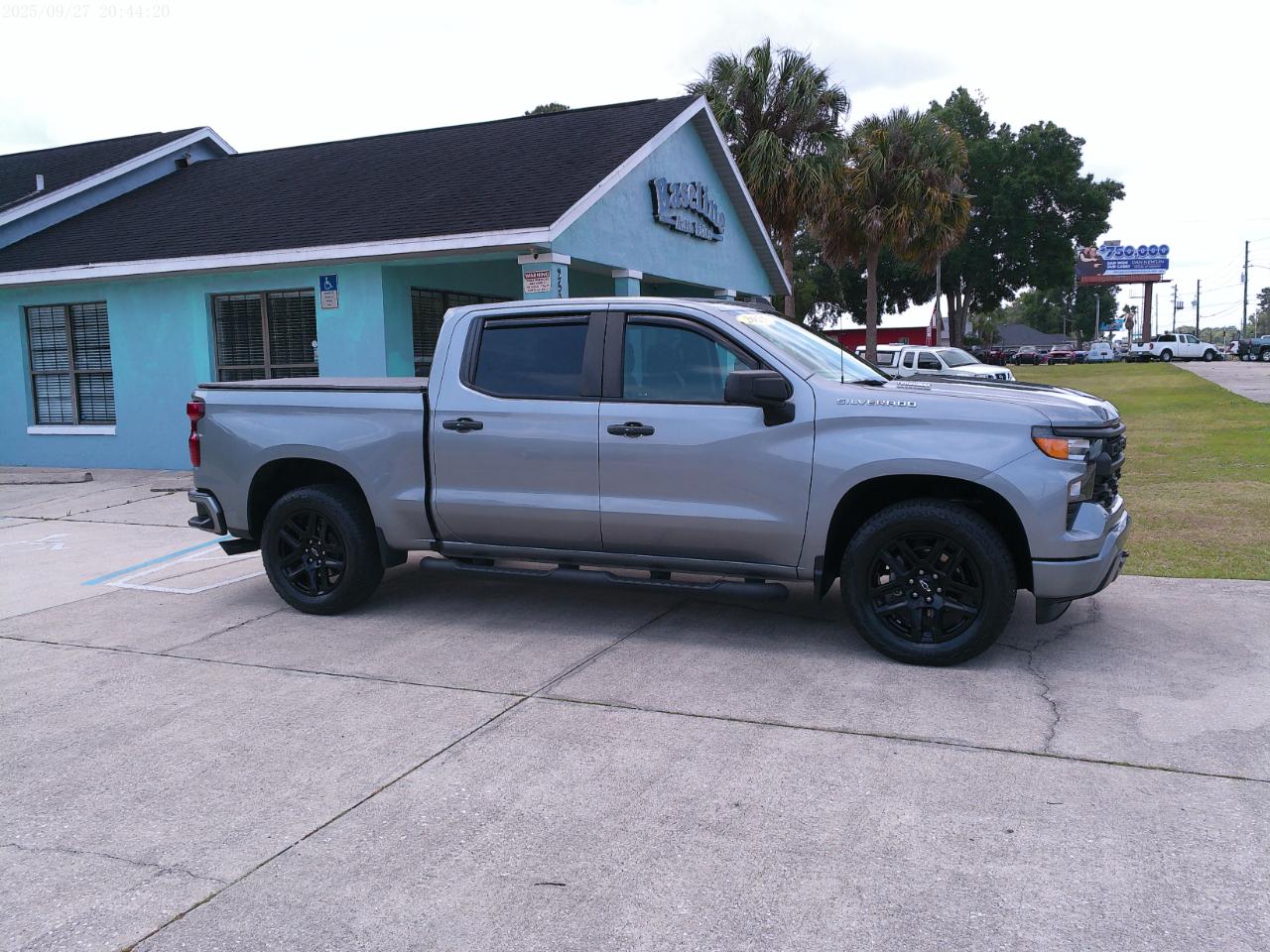 Chevrolet Silverado 1500 Custom Crew Cab 2WD 2025