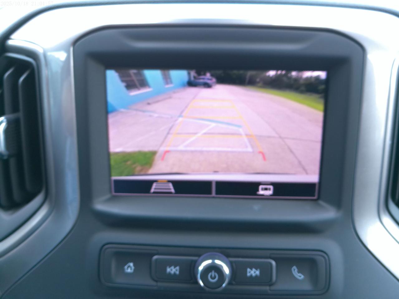 Chevrolet Silverado 1500 Custom Crew Cab 2WD 2024